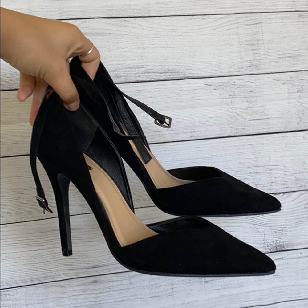 FOREVER 21 | Black Closed Toe Pumps